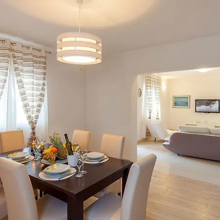 Apartment St.Martin Daire Podstrana